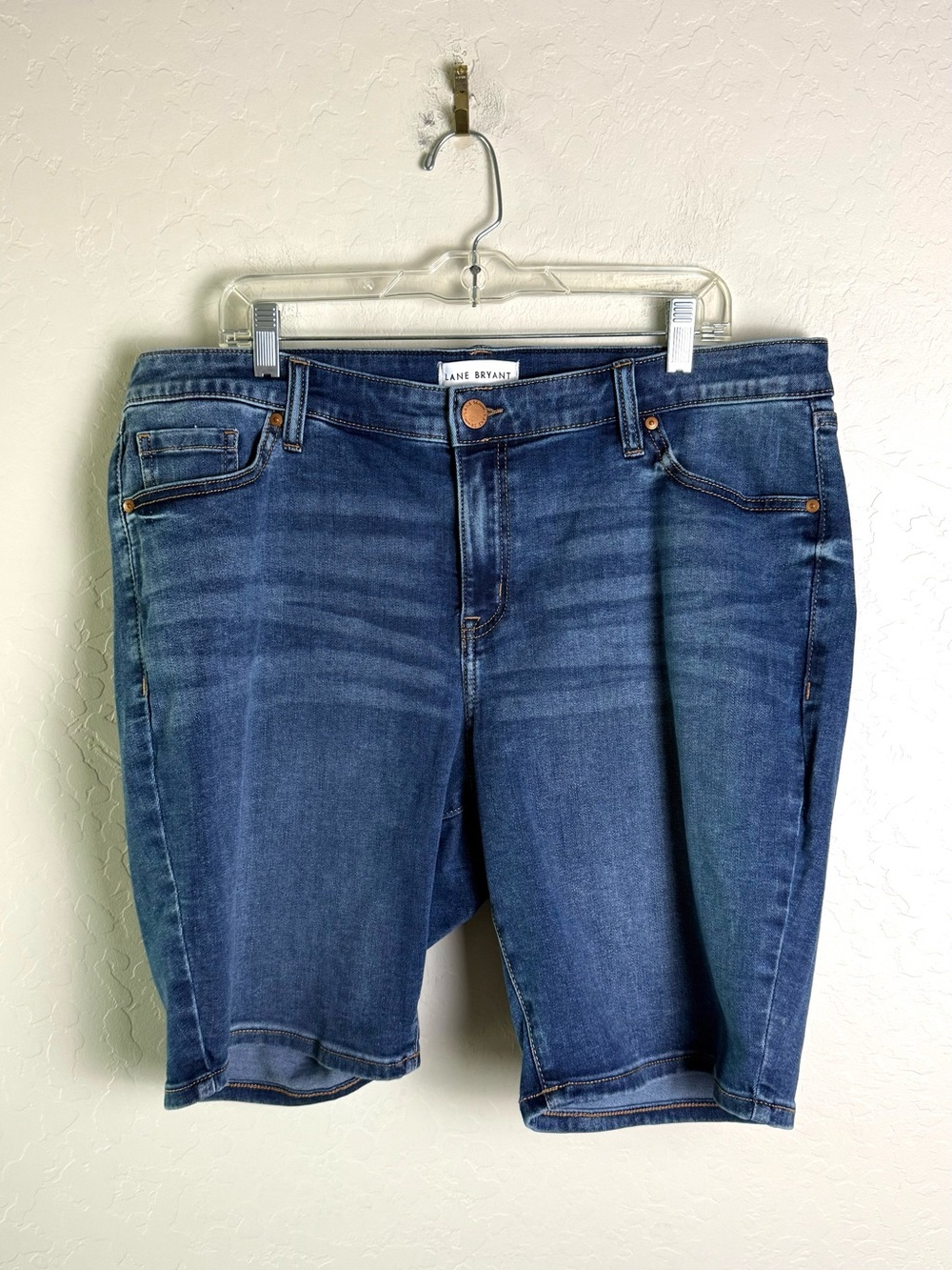 Lane Bryant Signature Fit Mid-Rise Bermuda Shorts 20 - Picture 2 of 12